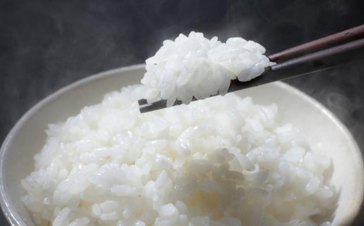 老百姓餐桌上的那碗米饭：简单中的幸福与传承